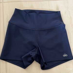 ALO Yoga Women's Navy Shorts *like new - worn once